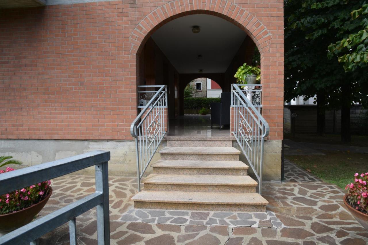 Villa Ferrari Oriella Solignano Nuovo Exteriör bild