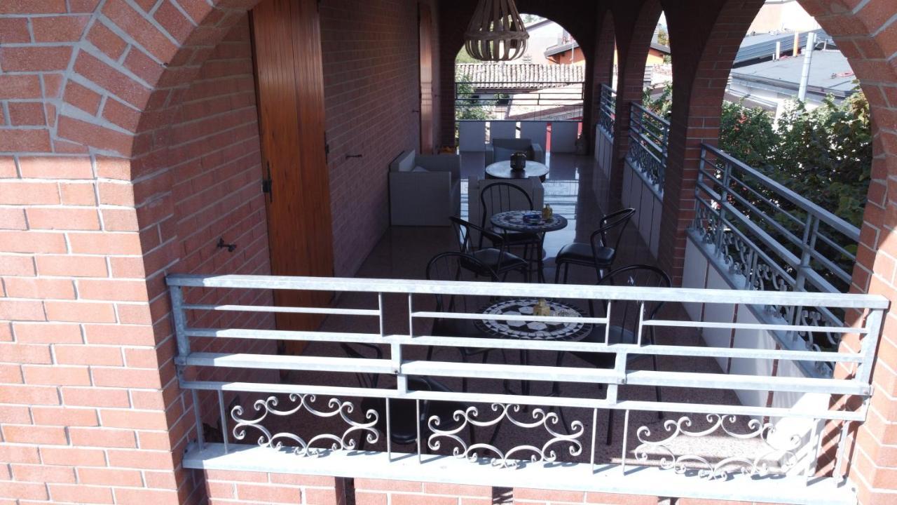 Villa Ferrari Oriella Solignano Nuovo Exteriör bild