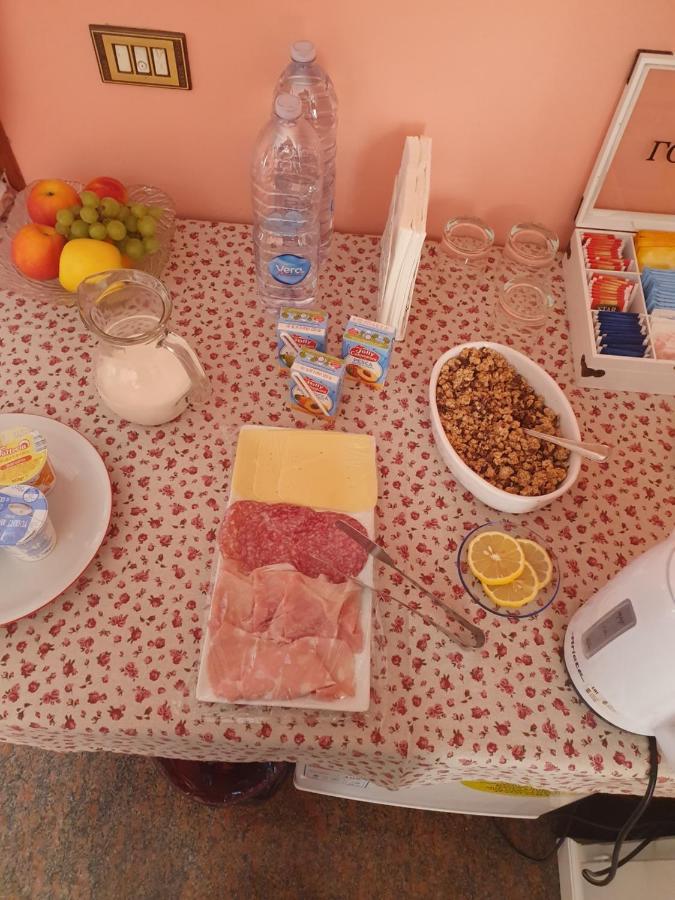 Villa Ferrari Oriella Solignano Nuovo Exteriör bild