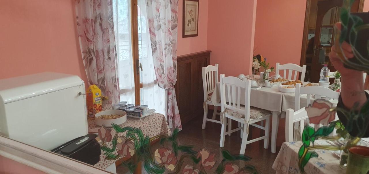 Villa Ferrari Oriella Solignano Nuovo Exteriör bild