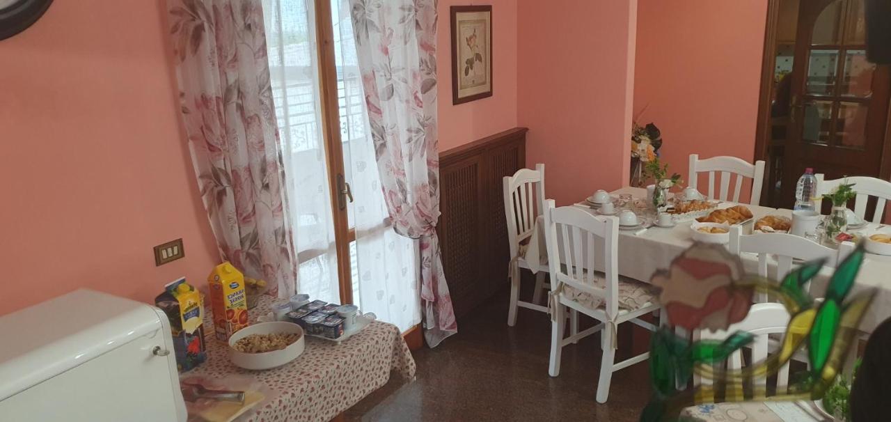 Villa Ferrari Oriella Solignano Nuovo Exteriör bild
